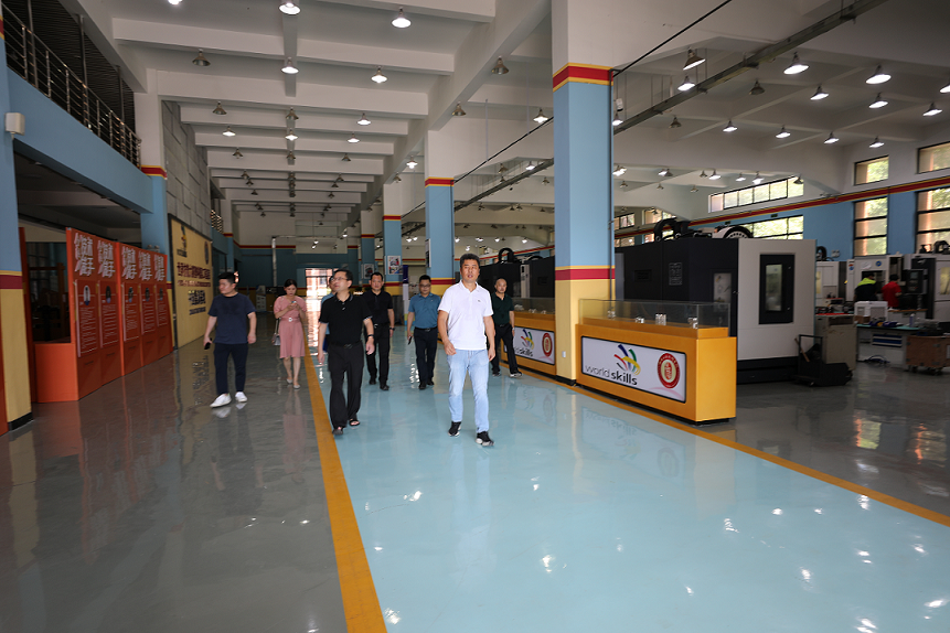 株洲市总工会副主席刘必林一行来乐动在线体育·（China）官方网站调研
