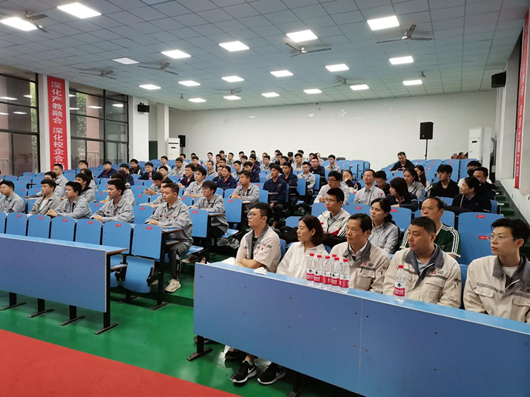 五家大型国企向乐动在线体育·（China）官方网站学子抛出“橄榄枝”2022届毕业生提前一年被“抢招”