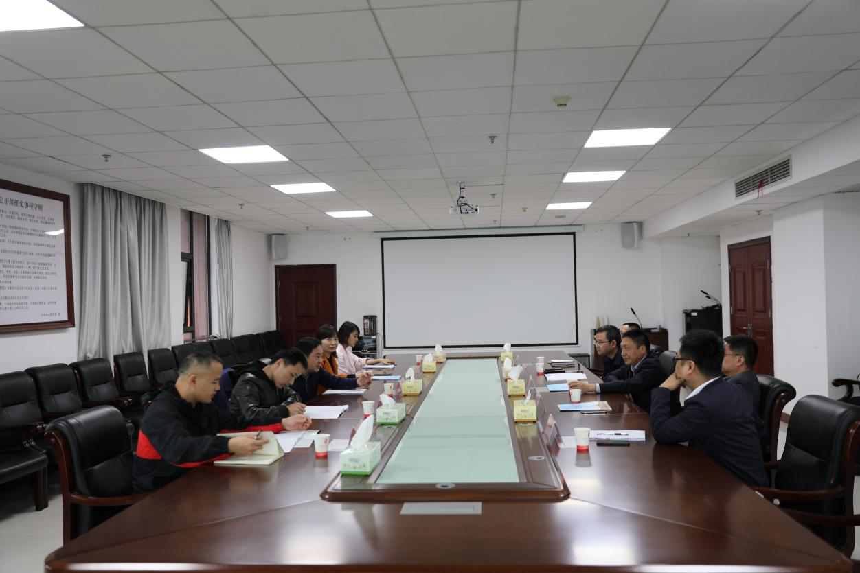 市委宣传部副部长喻华军一行到乐动在线体育·（China）官方网站调研