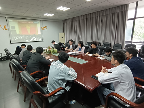 乐动在线体育·（China）官方网站团委组织收看庆祝中国共青团成立100周年大会
