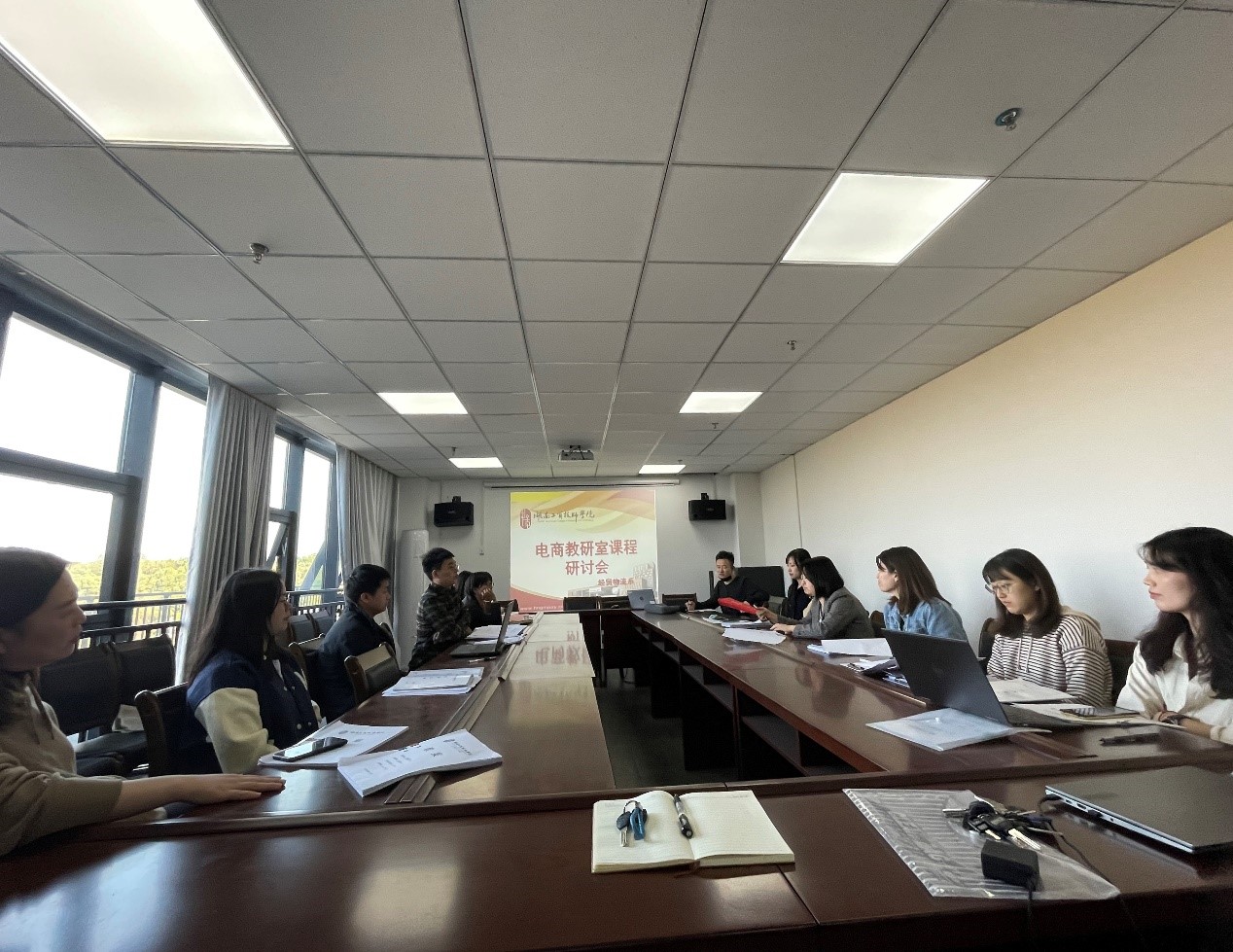 乐动在线体育·（China）官方网站经贸物流系电子商务专业举办教学研讨会