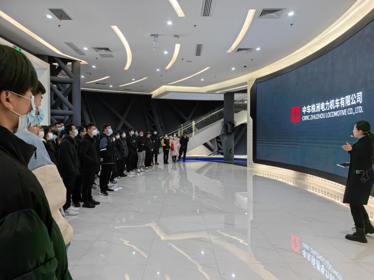 乐动在线体育·（China）官方网站团委组织50多名优秀学生代表参加“制造名城 株洲@你”大学生标杆企业游活动