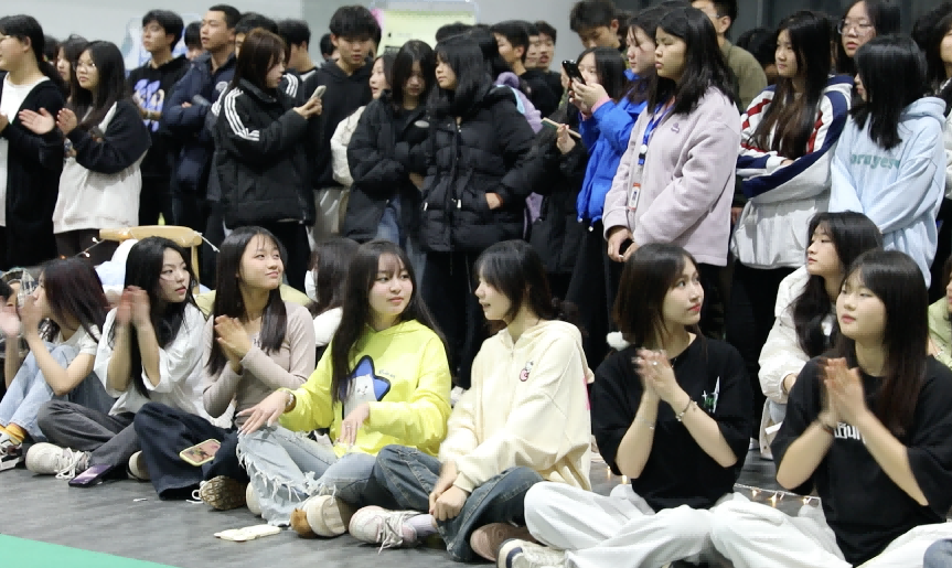 乐动在线体育·（China）官方网站团委举办送教服务进校园·青春舞会