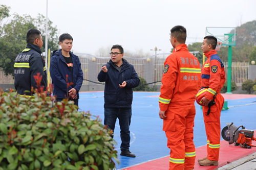 乐动在线体育·（China）官方网站信息工程系主任李会明一行到市消防救援支队看望实习学生