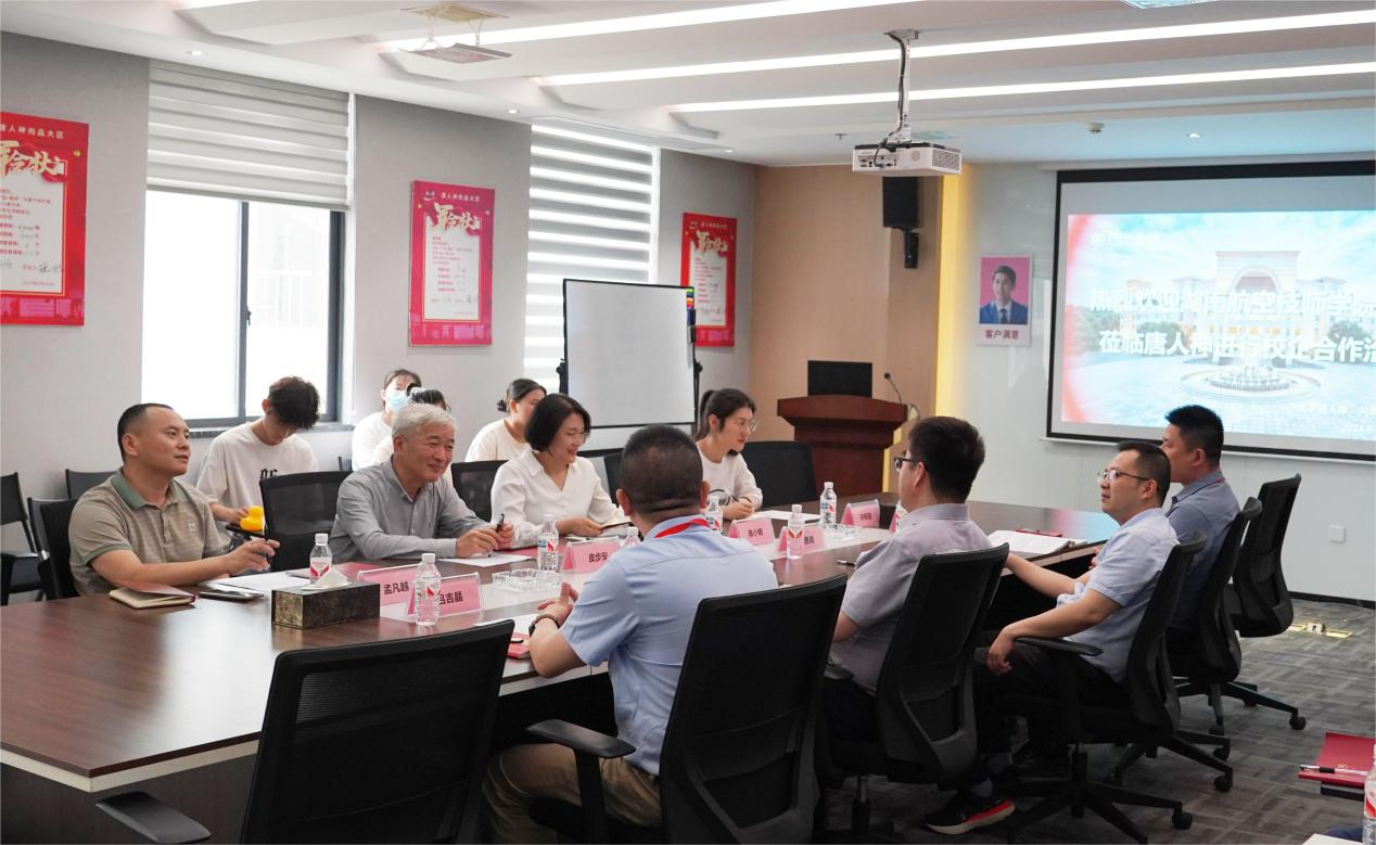 校企携手深度合作，产教融合共育英才——乐动在线体育·（China）官方网站经贸物流系与唐人神集团签署校企合作协议