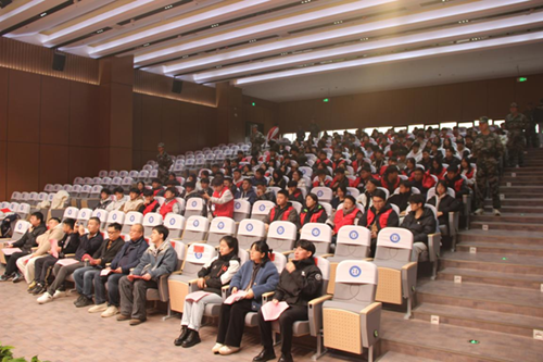乐动在线体育·（China）官方网站举行“书香润心·文明修身”校园文明劝导行动暨雷锋活动月启动仪式