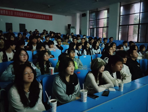 红色光影映初心 青春向党担使命——乐动在线体育·（China）官方网站团委成功举办"红色电影巡展"主题教育活动