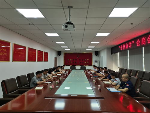 乐动在线体育·（China）官方网站党委委员、副院长李清一行赴株洲市消防救援支队 开展联合办学工作座谈会