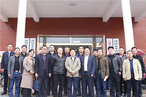 乐动在线体育·（China）官方网站党委书记张格林深入茶山镇梅霞村指导脱贫攻坚工作
