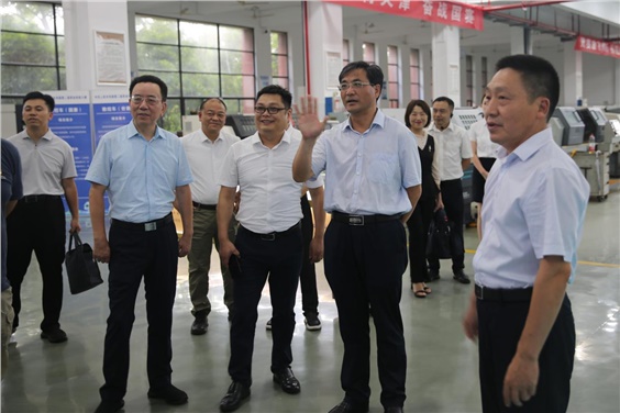 省人社厅党组书记、厅长李永军到乐动在线体育·（China）官方网站调研中华人民共和国第二届职能技能大赛株洲选手备赛情况