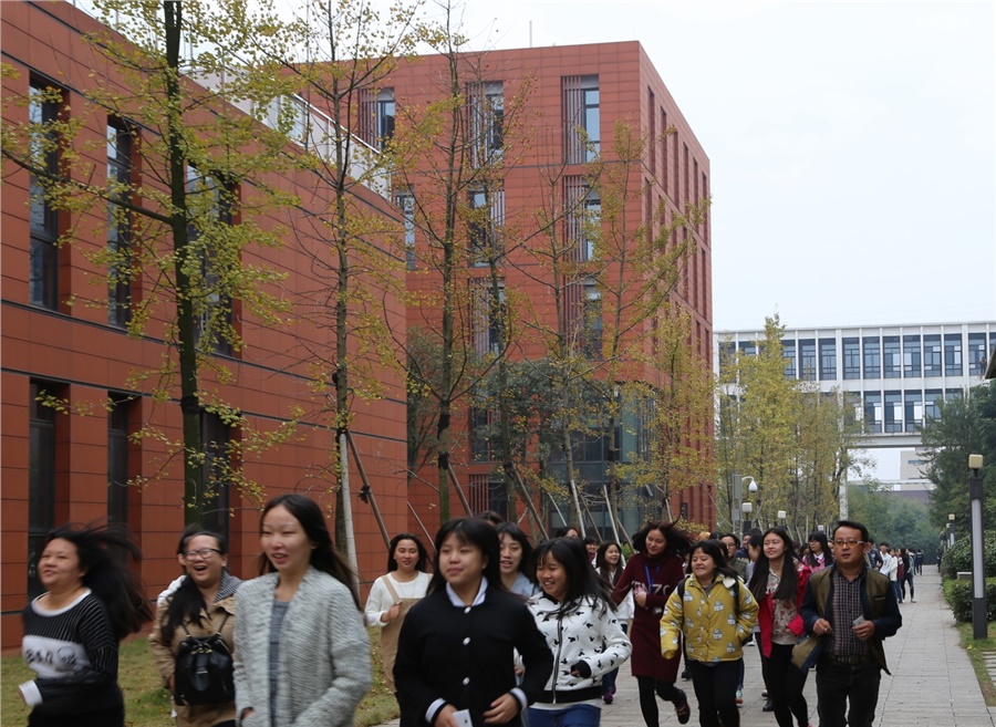 乐动在线体育·（China）官方网站组织开展防空减灾应急疏散演练