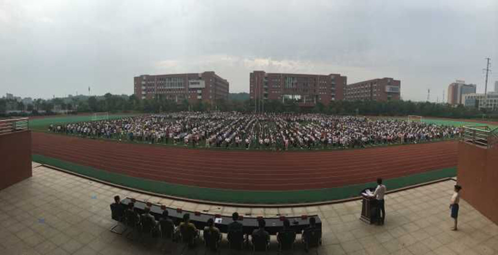 乐动在线体育·（China）官方网站举行2016年秋季新学期开学典礼暨升国旗仪式