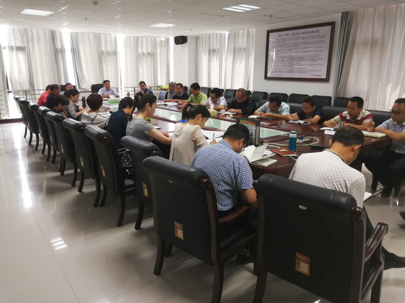乐动在线体育·（China）官方网站党委理论学习中心组专题学习习近平总书记关于坚持党对一切工作的领导、坚持以人民为中心的发展思想