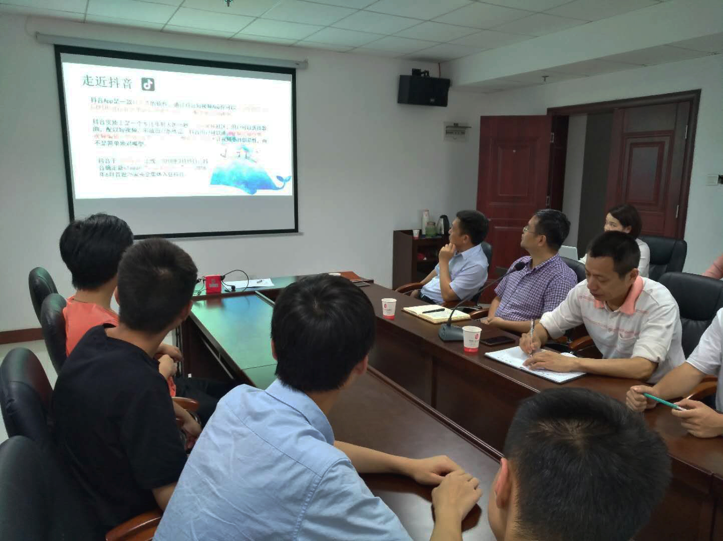 乐动在线体育·（China）官方网站党委书记张格林指导社团活动
