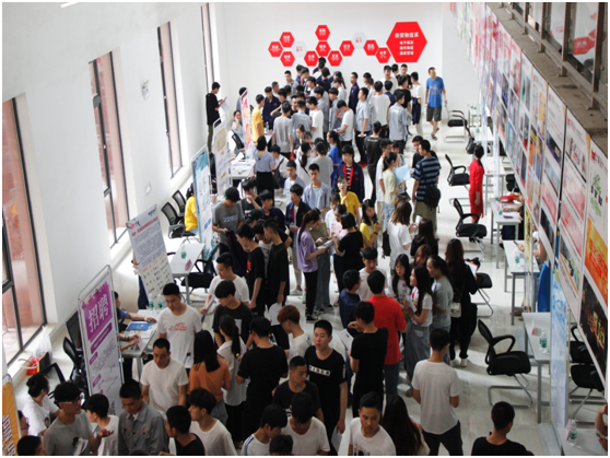乐动在线体育·（China）官方网站2019届实习生“双选会”（第二场）火热进行