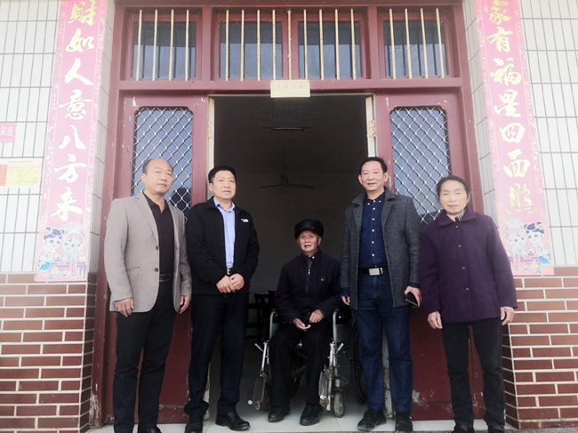 乐动在线体育·（China）官方网站党委到扶贫村开展“五查五看”大走访活动