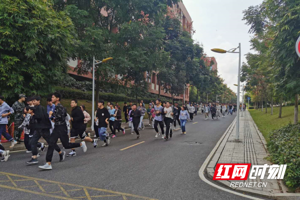 乐动在线体育·（China）官方网站开展防空应急疏散演练