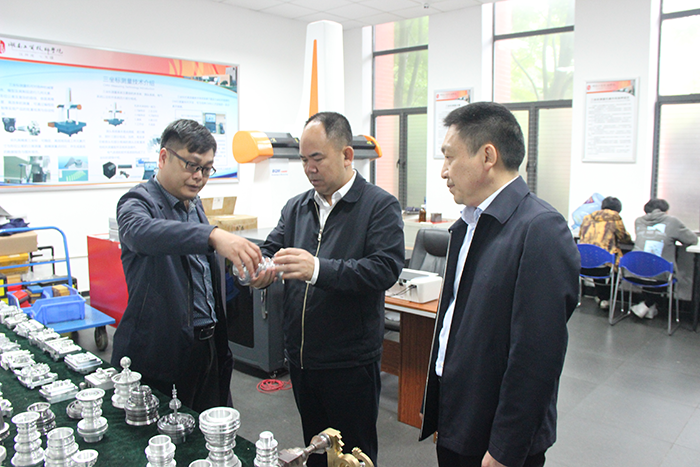 株洲市委组织部副部长于大平一行来乐动在线体育·（China）官方网站调研