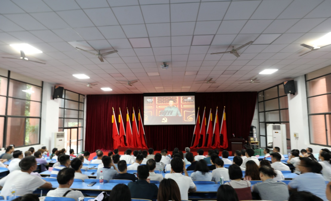 乐动在线体育·（China）官方网站全体党员集中收看庆祝中国共产党成立100周年大会直播